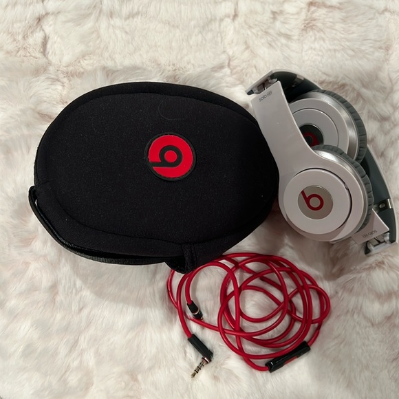 Beats by Dr Dre Solo HD like new